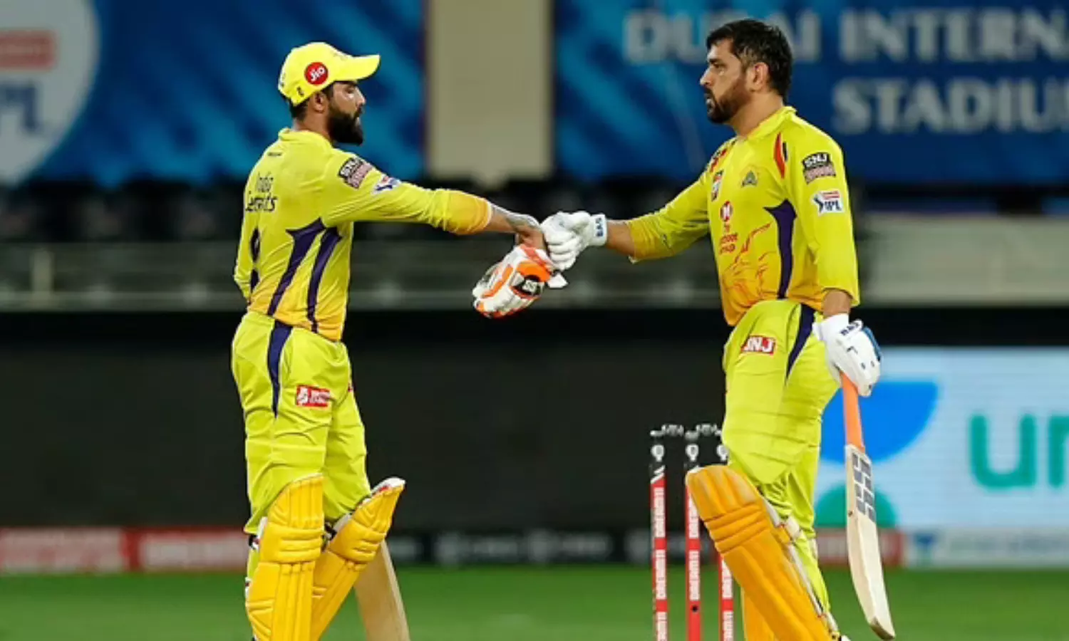 MS Dhoni Gives CSK's Captaincy to Jadeja